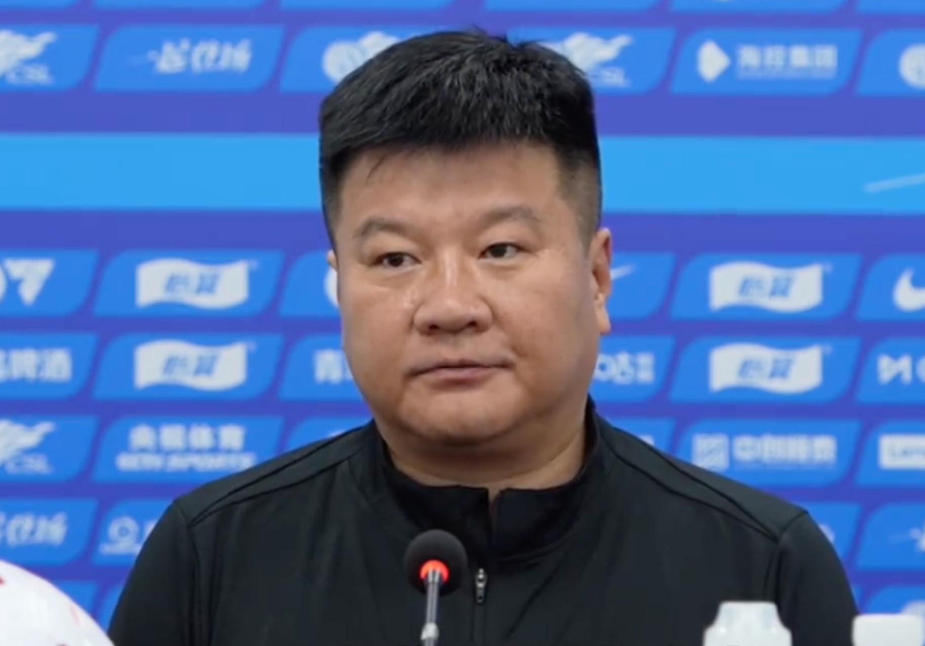 视频直播-略显仓促，李金羽正常出席赛前发布会，两小时后铁人官宣其下课