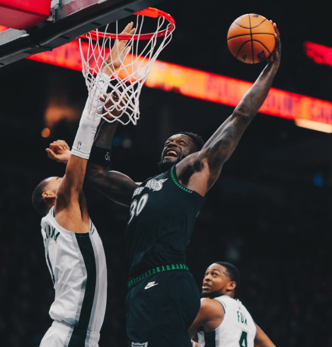 视频直播-文班37+15+5帽创NBA历史第一神迹！马刺2-1复仇森林狼，麦丹22中5
